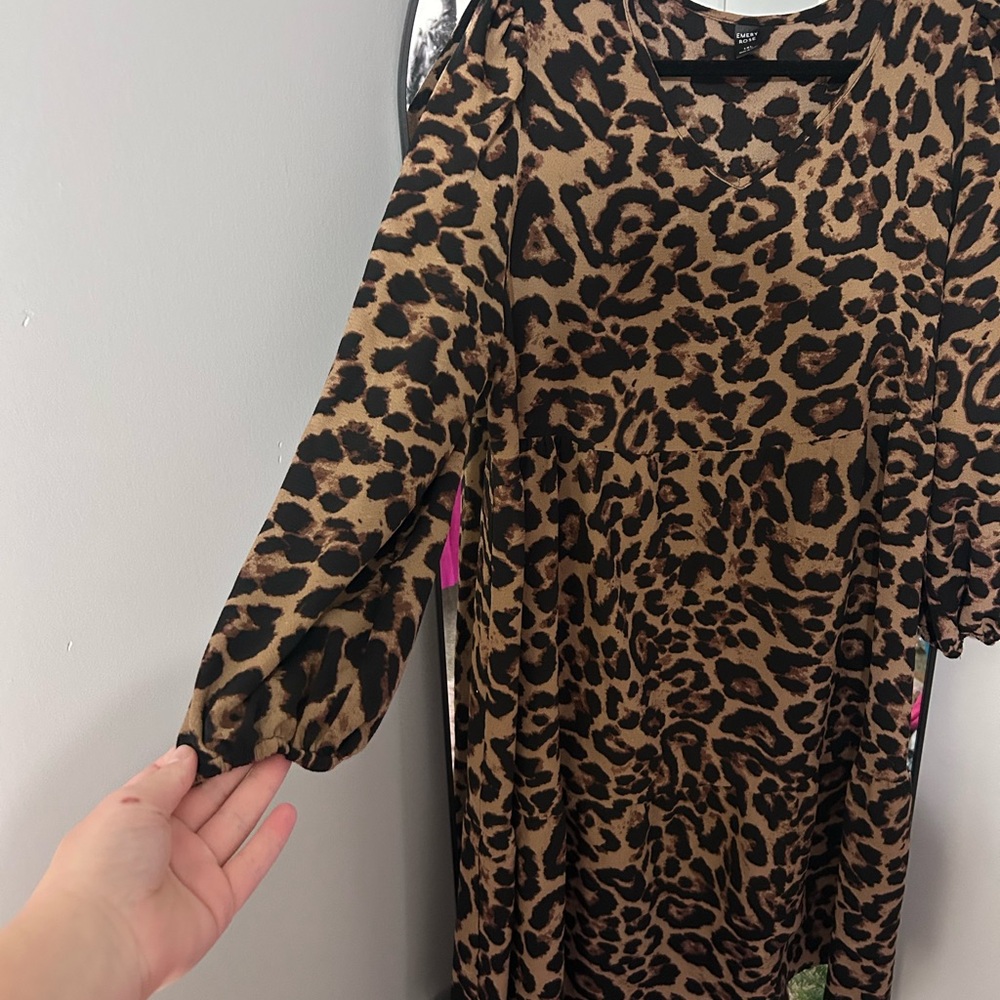 Leopard Print Long Sleeve Dress🐆 - Picture 4 of 7